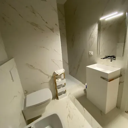 Castello Only לינה וארוחת בוקר 3*