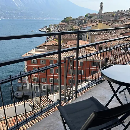 Castello Only לינה וארוחת בוקר 3*